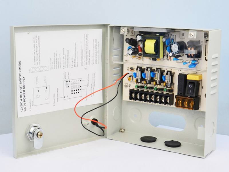 Fuente de poder/Panel de distribución 12V-5A T-VISION, 60W 4 Chanels. no incluye cable AC.