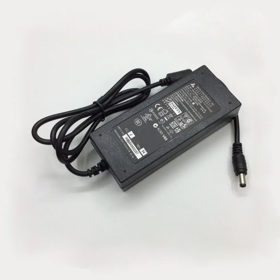 Adaptador de Corriente de 12V 5A DELTA, 60Watts, 5.5mm x 2.5mm