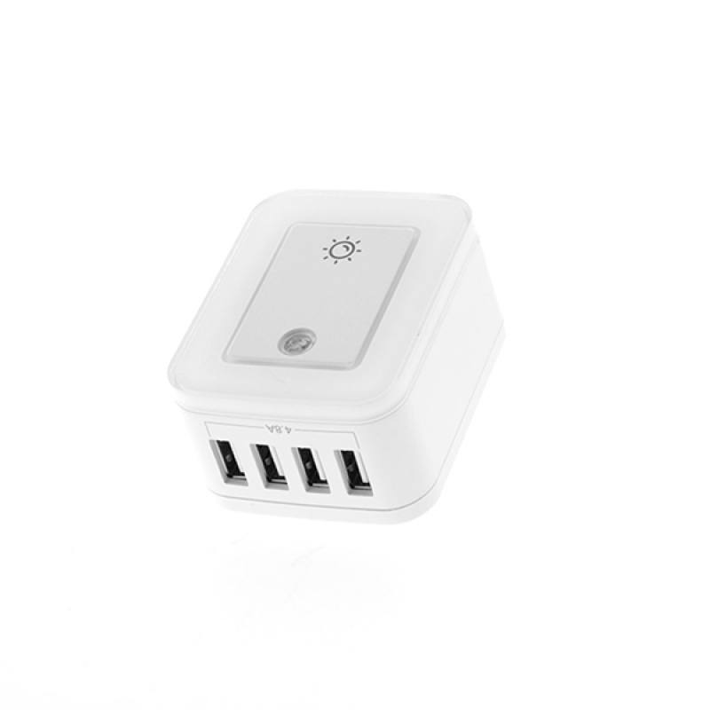 Tomacorriente FORZA con protector de sobretensión y luz nocturna integrada, 4 puertos de carga USB 5V