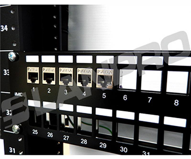 PATCH PANEL VACIO IMC SERIE 8000, TOTALMENTE BLINDADA DE 24 PUERTOS LANPRO(sin Jacks)